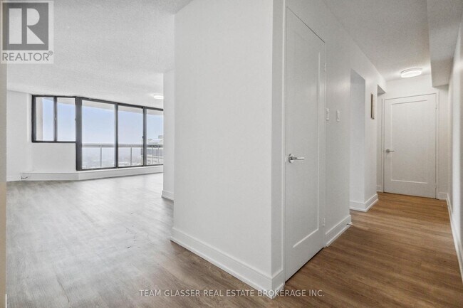 Building Photo - 340 Colborne St