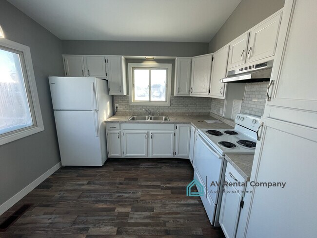Building Photo - 211 Titan St
