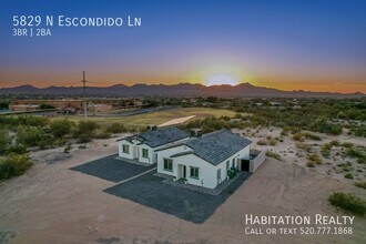 Building Photo - 5829 N Escondido Ln