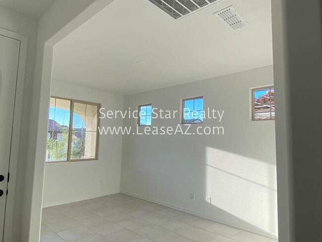 Building Photo - 5623 S Veneto