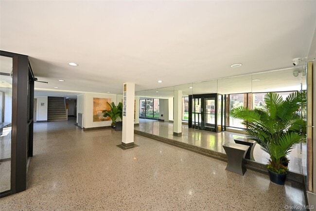 Building Photo - 105-25 65th Ave