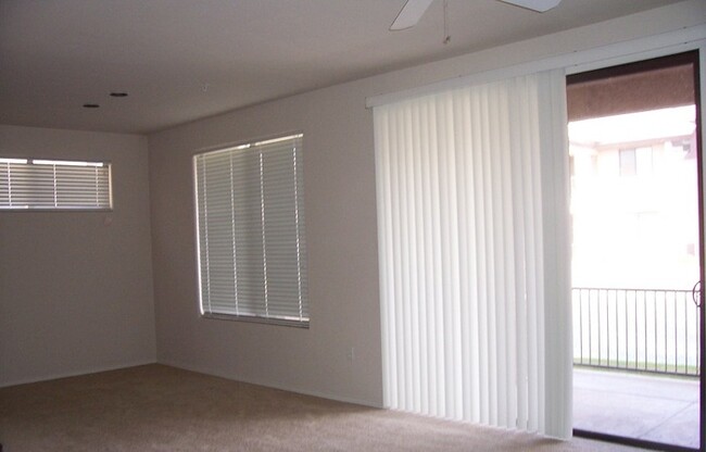 Building Photo - 705 W Queen Creek Rd