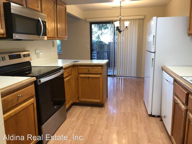 Building Photo - 3 br, 2.5 bath House - 121 Terry Loop