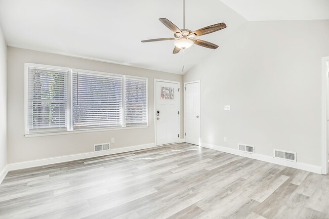 Building Photo - 3003 Orion Dr