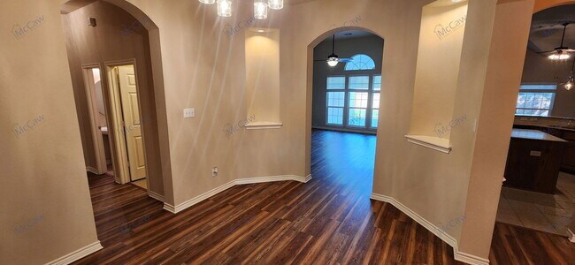 Foto del edificio - 2110 Pecan Ridge Dr