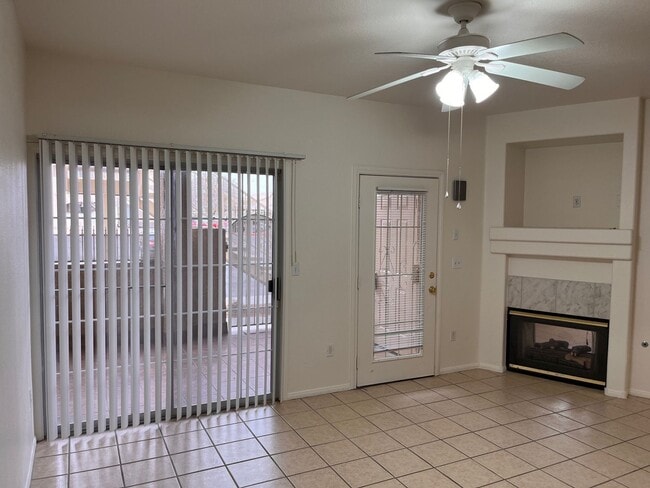 Building Photo - Mannetta Lane Condo / 2 BR - 1st Floor