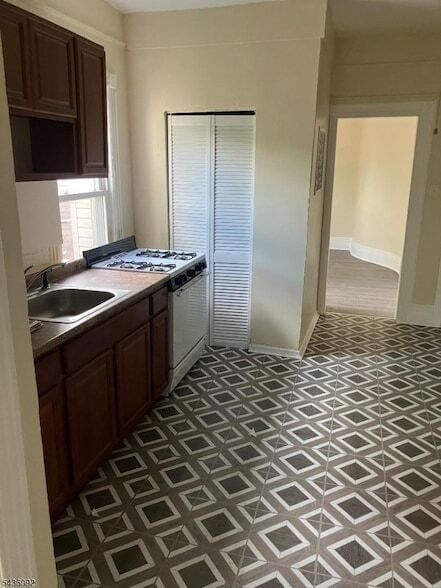 Building Photo - 1023 Clinton Ave
