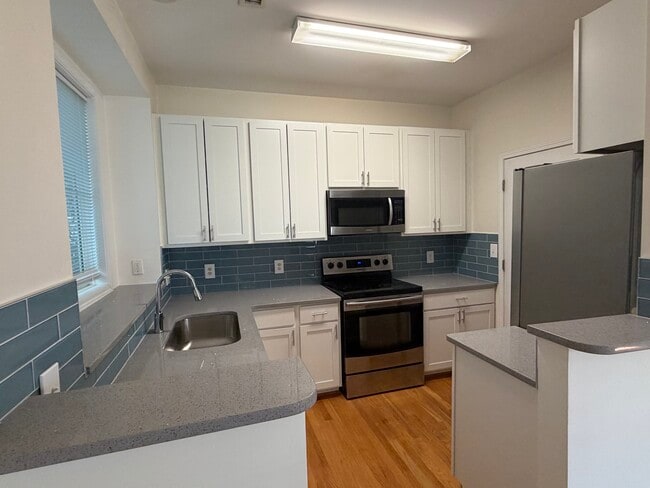 Kitchen - 926 West 1st Street