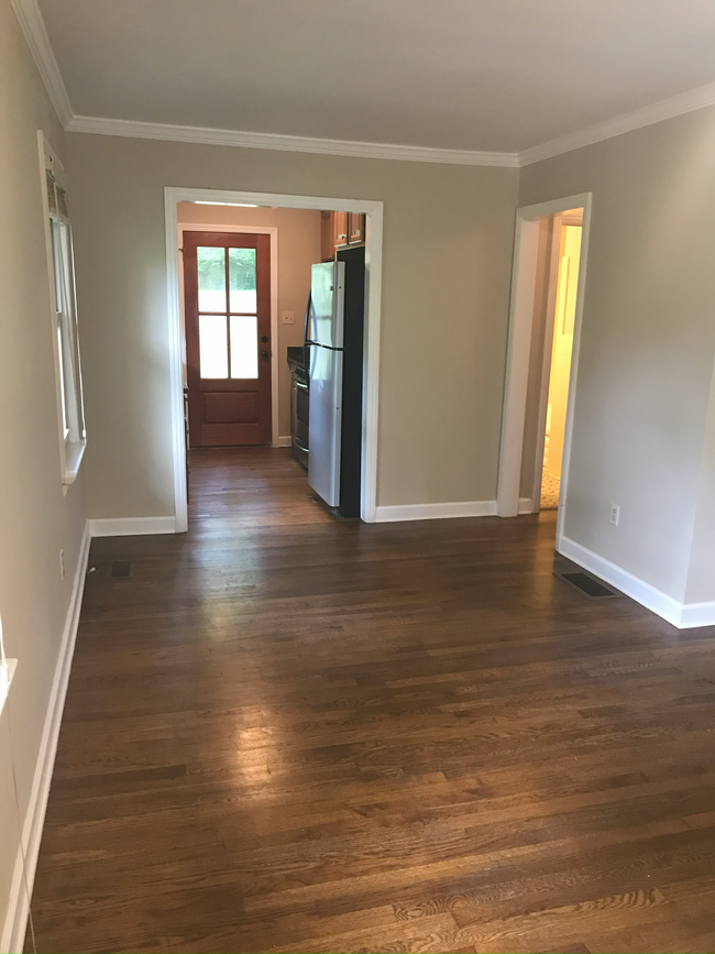 Building Photo - 932 Winburn Dr