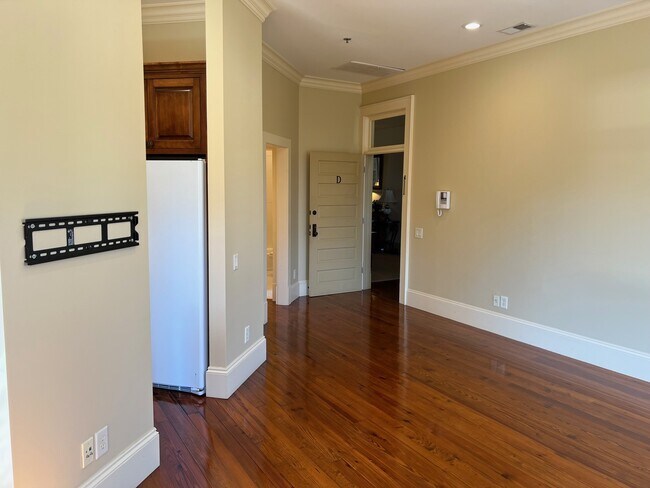 Foto del edificio - First National LLC