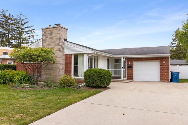 Building Photo - 415 Huntington Ln