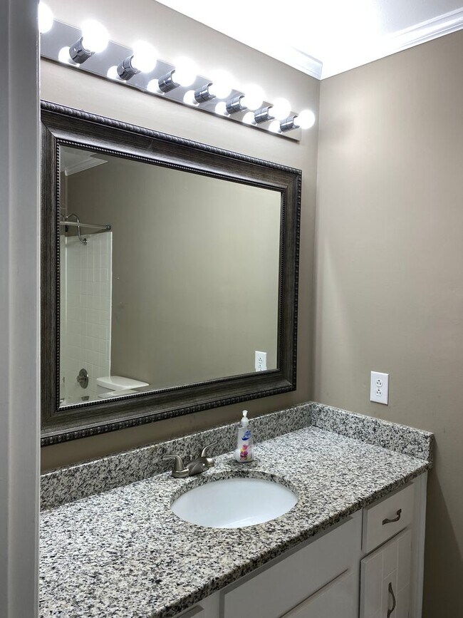 Foto del edificio - Nice 3BR Condo in Huntington Ridge