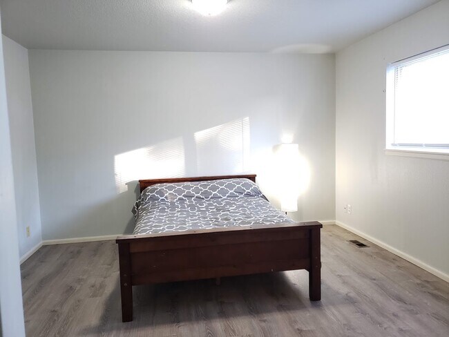 Foto del edificio - 1801 NE Purcell Blvd