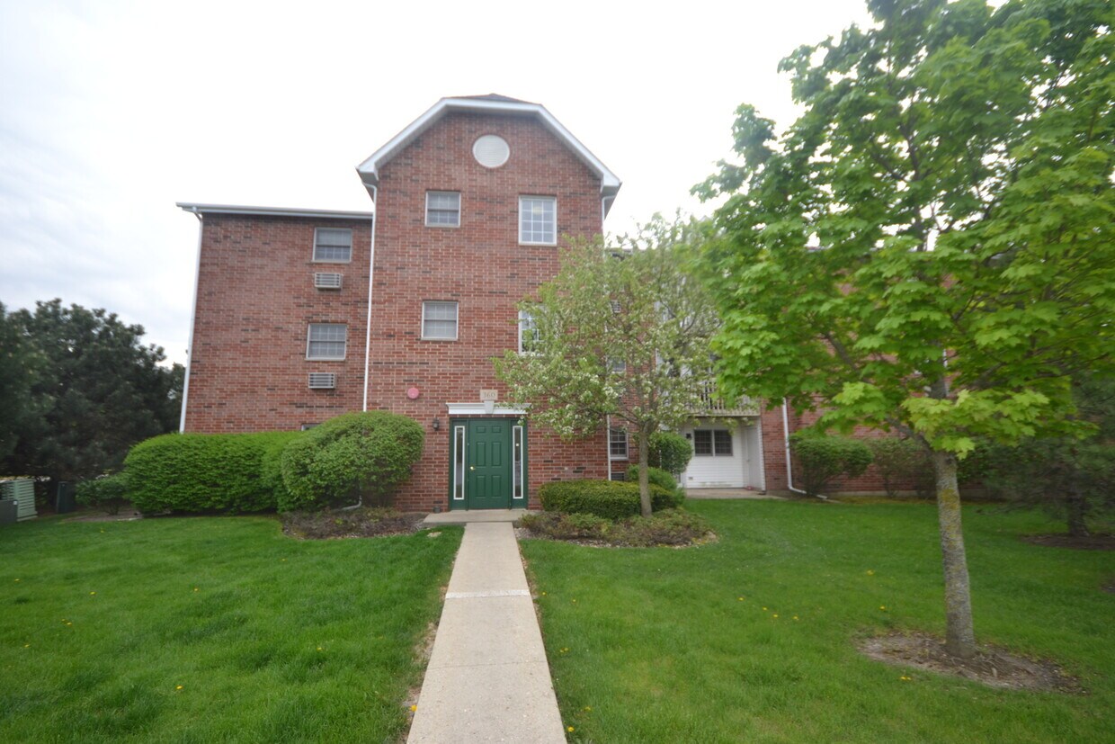 360 Leah Ln Unit 2D, Woodstock, IL 60098 Condo for Rent in Woodstock