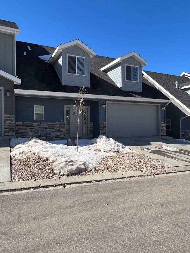 Building Photo - 1511 W Pyrite Ln