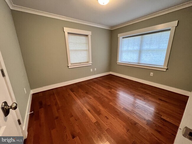 Building Photo - 8602 Woodbrook Ln