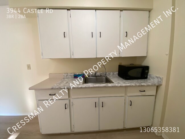 Photo du bâtiment - 3 Bedroom Townhouse near University
