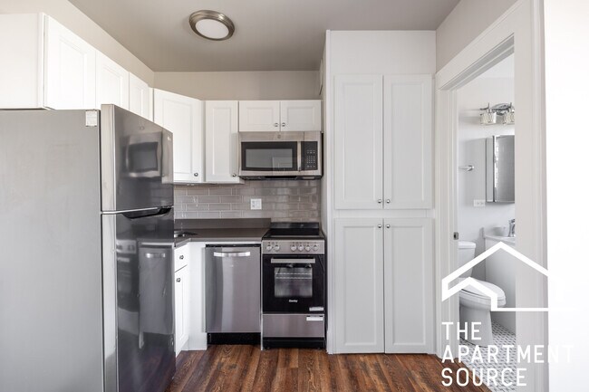 Foto del edificio - 817 W Lakeside Pl