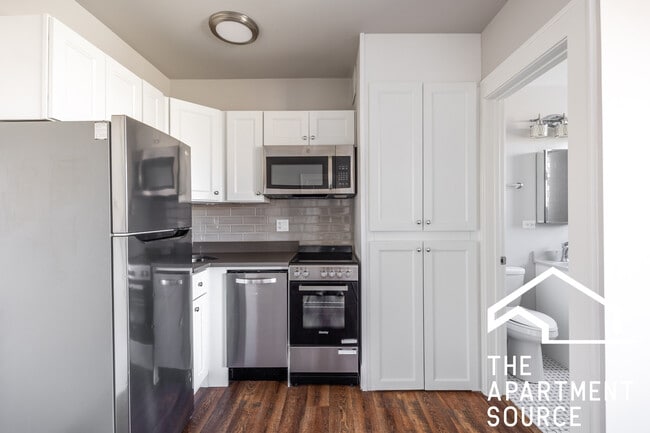 Building Photo - 817 W Lakeside Pl