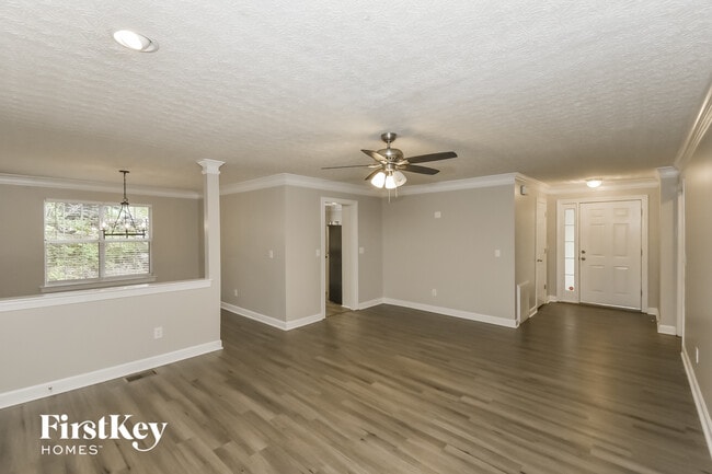 Foto del edificio - 520 Honeysuckle Ln