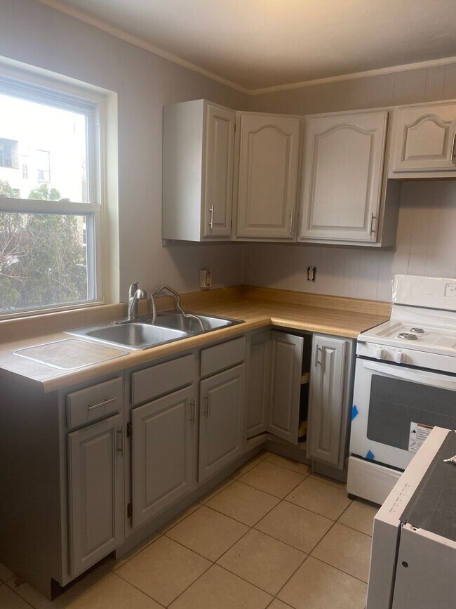 Foto del edificio - 3424 1/2 Ward St