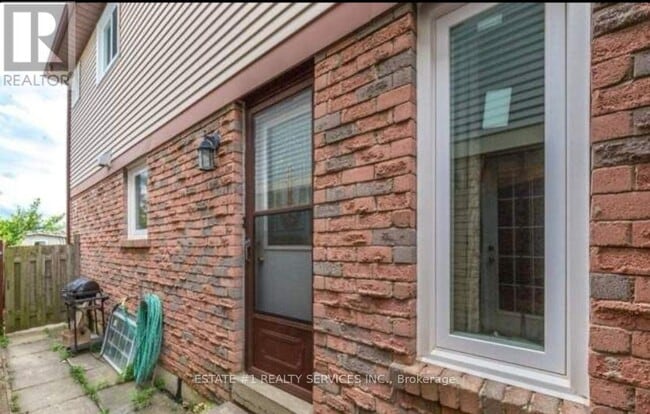 Building Photo - 36 Dafoe Crescent