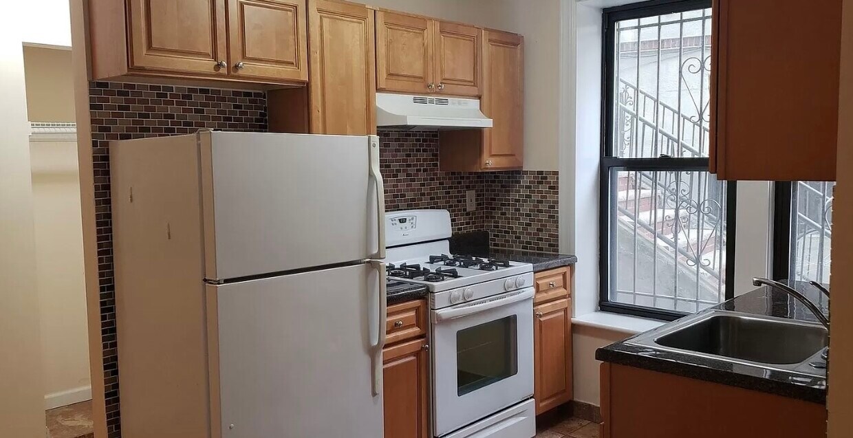 Primary Photo - 31-14 28th Ave