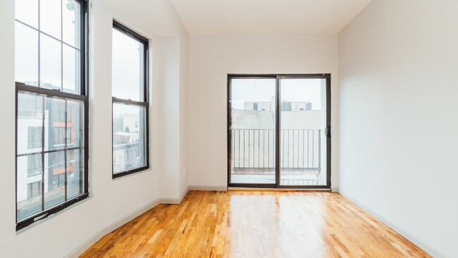 Building Photo - 197 Monroe St