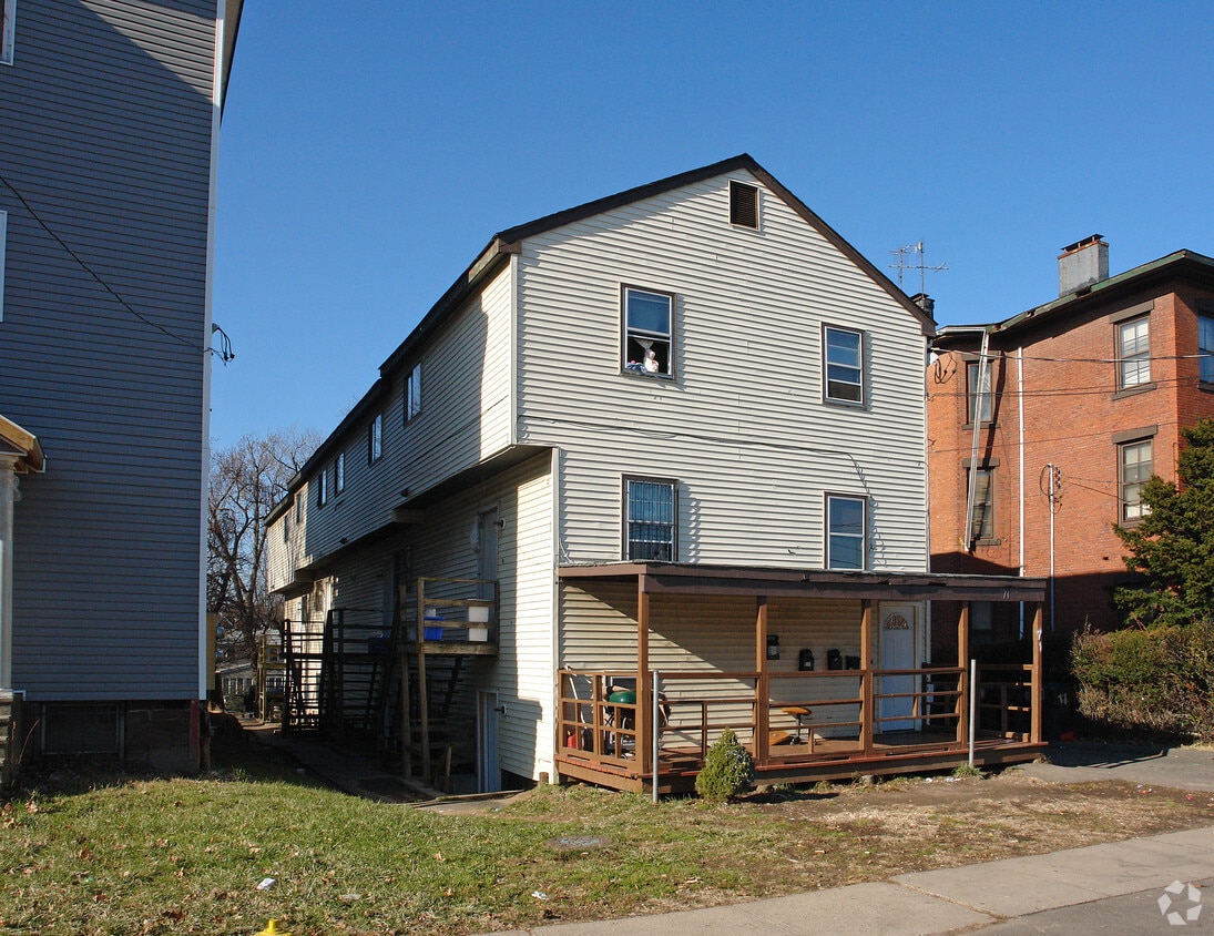 Building Photo - 71 Williams St