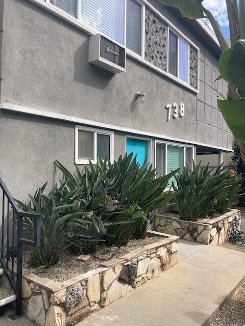 Primary Photo - 738 N Hudson Ave