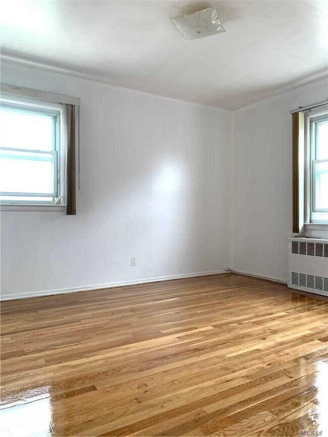 Foto del edificio - 160-27-160-77 77th Rd