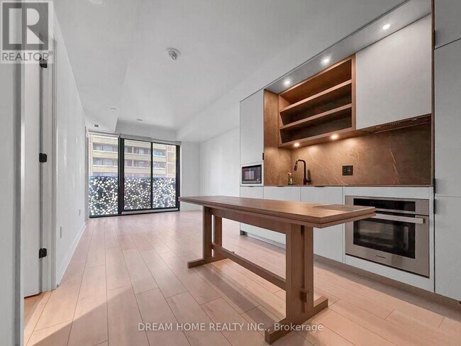 Building Photo - 55 Charles St E