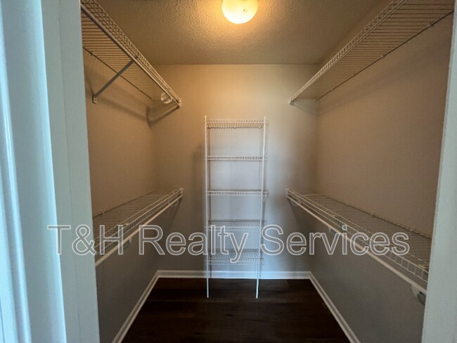 Foto del edificio - 9402 Claymount Ln
