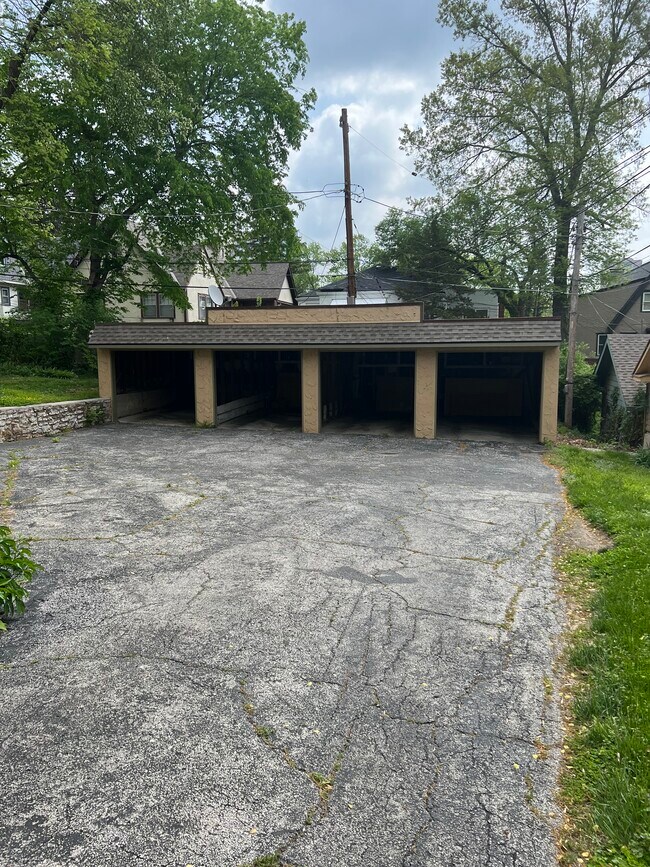 2 Car Garage - 4829 Holly St