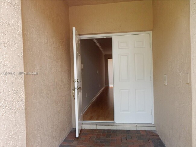 Foto del edificio - 11221 NW 73rd St