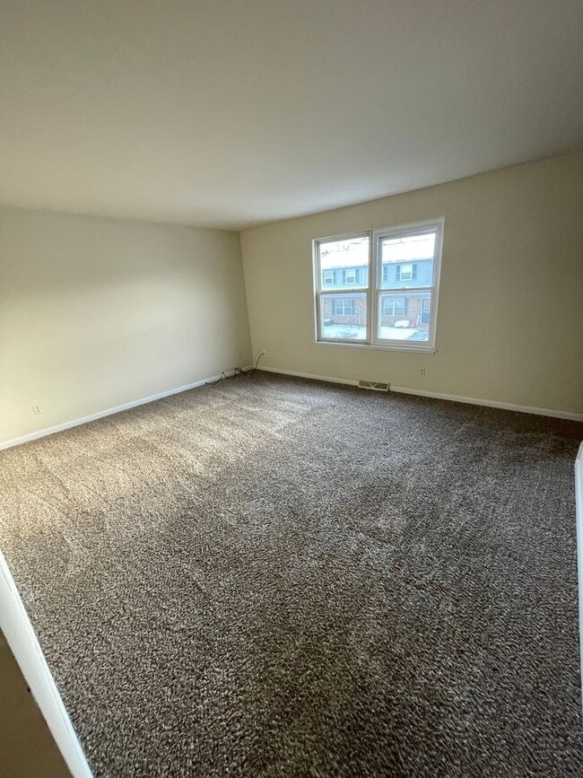 Building Photo - 3 Bed 2 Bath Townhouse in Manchester