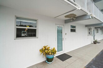 Building Photo - 1444 SE 15th Ct