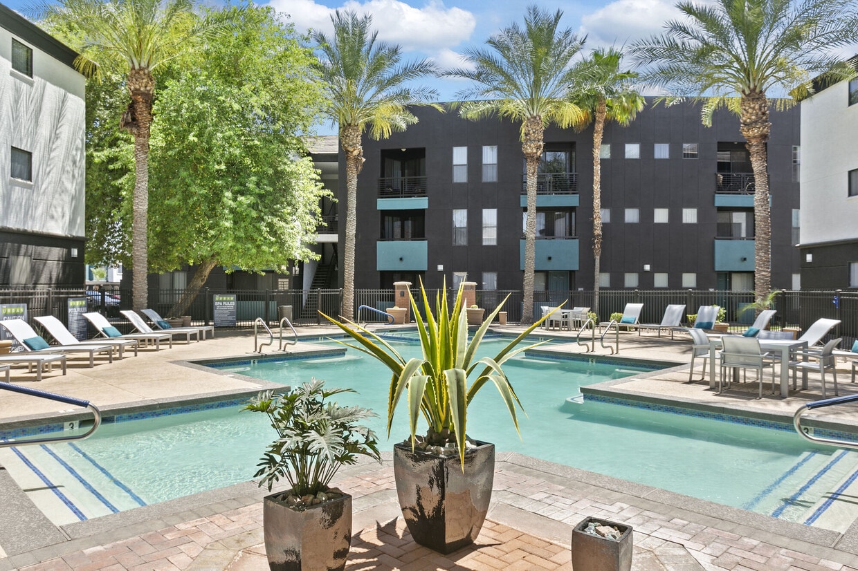 Primary Photo - The Urban