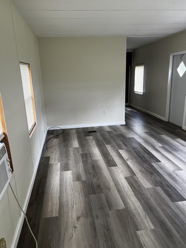 Building Photo - 805 Annie Pearle Ln