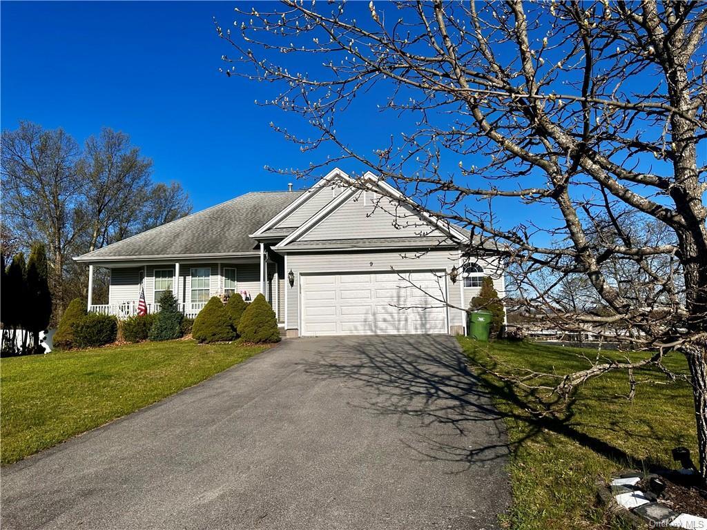 Primary Photo - 9 Bridle Ct