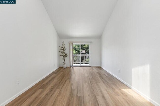 Foto del edificio - 3847 Vineyard Ave
