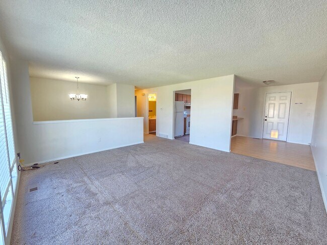 Foto del edificio - $1,850 - 3 Bed / 2 Bath Bright and Spacious Duplex in Spokane Valley