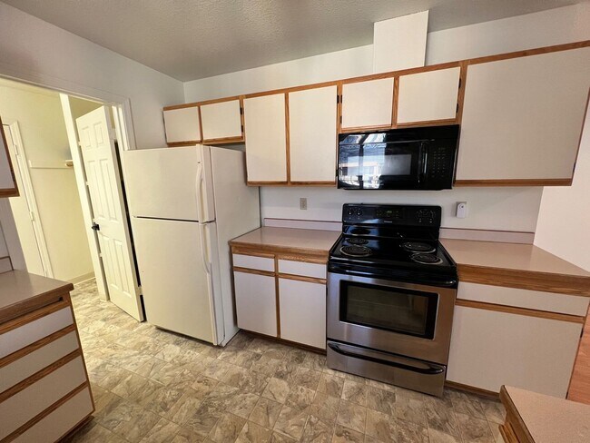 Foto del edificio - Three Bedroom House on Bend's West Side with RV Parking