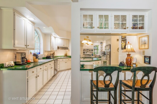 Chef's Kitchen with gas range, double oven - 2460 Saint Andrews Dr