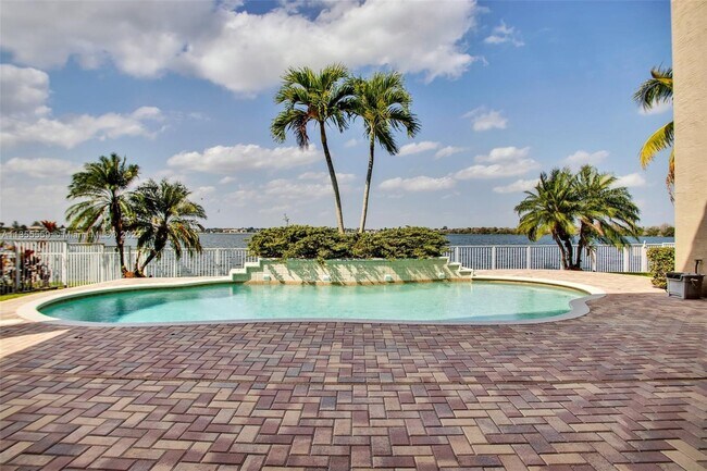 Foto del edificio - 4914 SW 185th Terrace