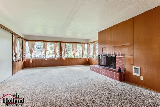 Building Photo - Charming 1940s Gem in Sought-After Raleigh Hills! BEST SUPER PRICE at $2,100!!! 1 Application in ...