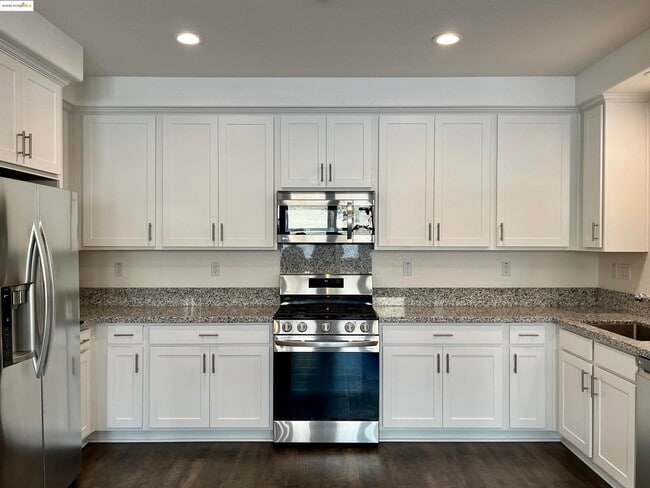 Building Photo - 2700 Wildflower Sta Pl