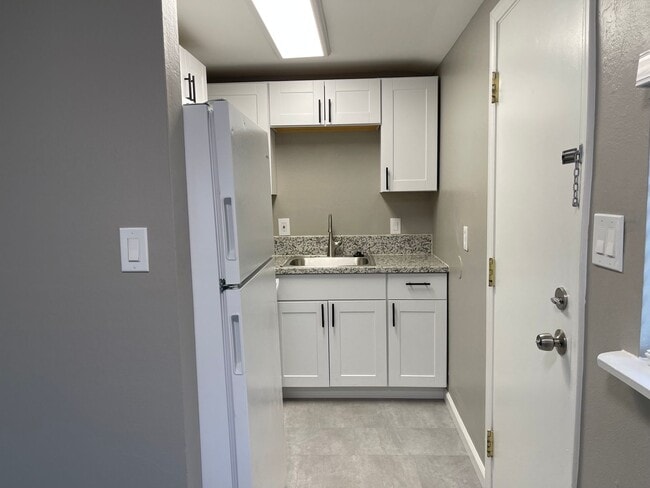 Building Photo - Adorable bungalow in the heart of Old Sparks
