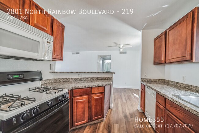 Building Photo - Beautiful 2 bed 2 bath Unit with Pool Access!