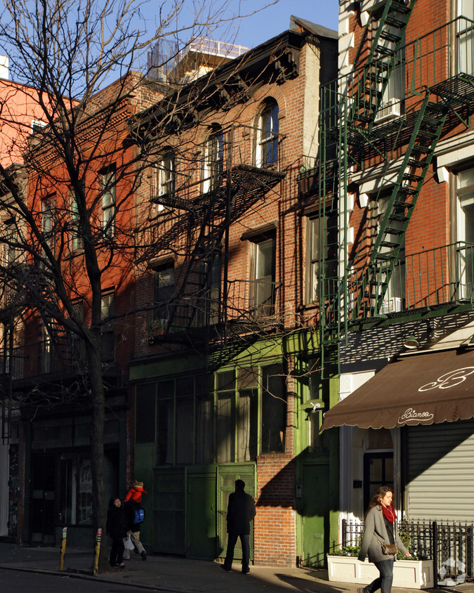 Building Photo - 7 Bleecker St